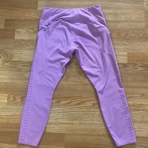 Athleta Women’s Size MP Purple Contender Laser Cut 7/8 Leggings with Zip Pockets - Picture 5 of 10